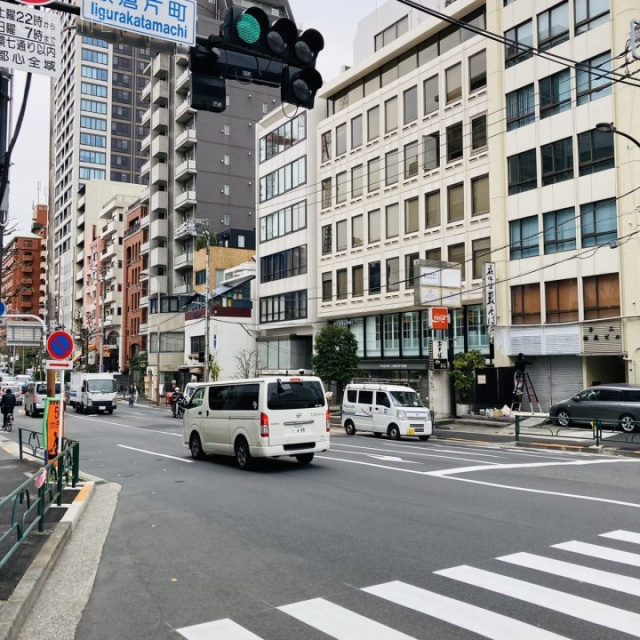 55-1麻布台 ビル前面道路