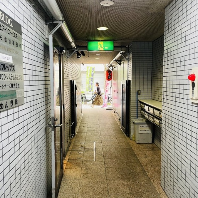 CICビル エントランス
