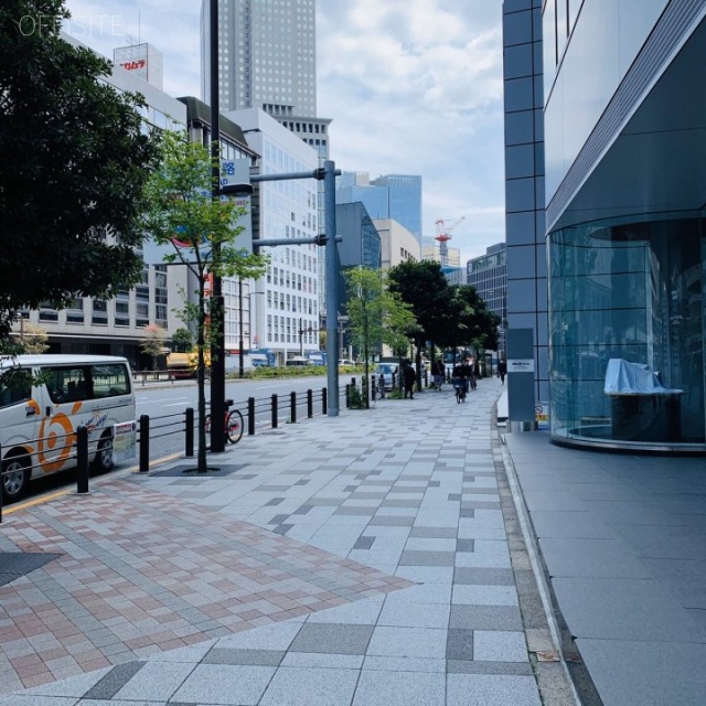 赤坂ノアビル ビル前面道路