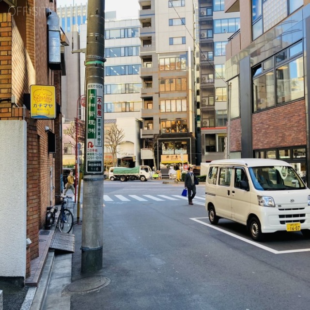 タキイ東京ビル ビル前面道路