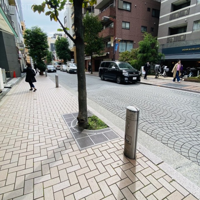 麻布井上ビル ビル前面道路