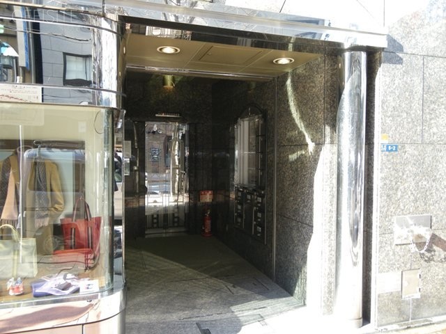 ラヴィアーレ銀座ビル エントランス