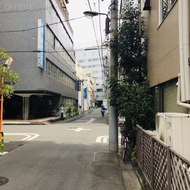 鳴海ビル ビル前面道路