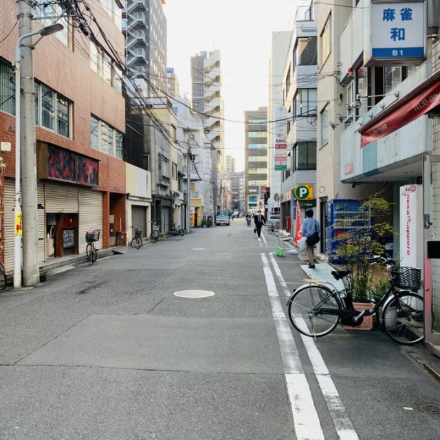 トミヤマビル ビル前面道路