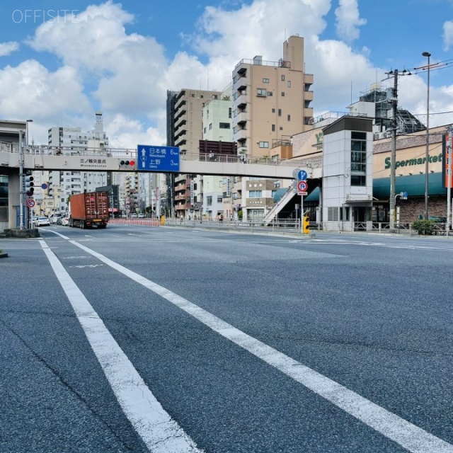 明順ビル ビル前面道路