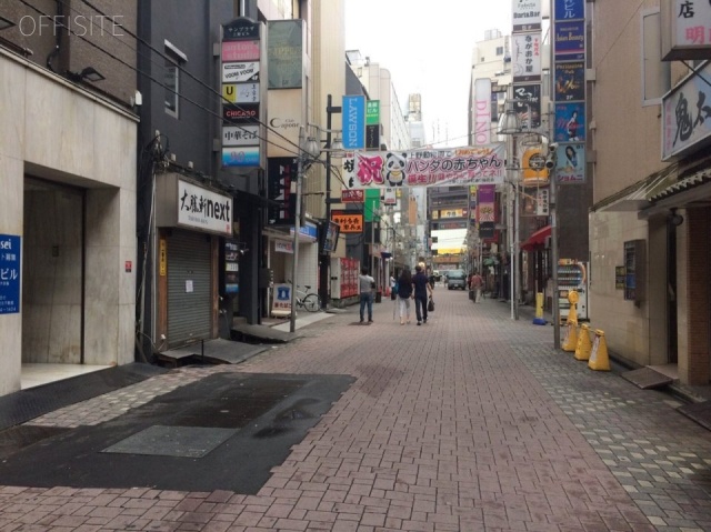 京屋ビル ビル前面道路