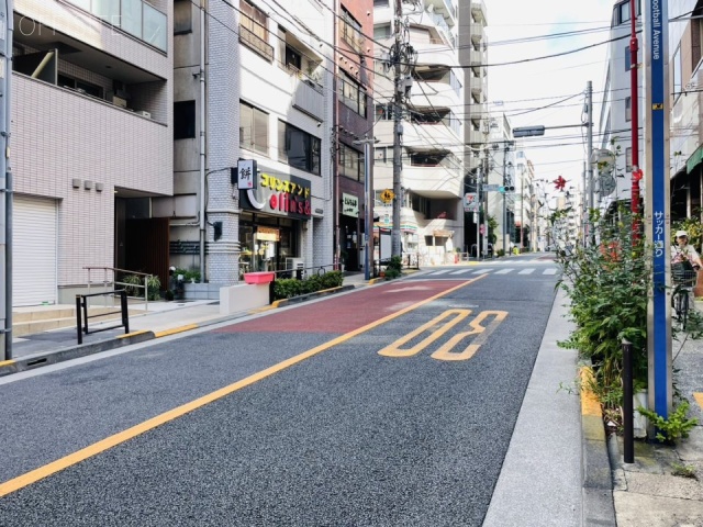 ハイニーサ本郷　前面道路