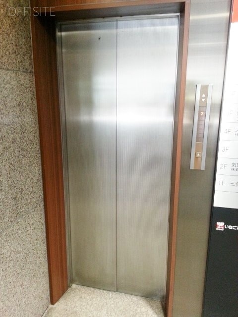 いちご赤坂五丁目ビル エレベーター