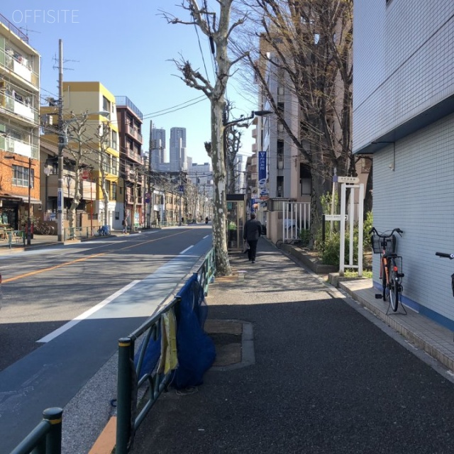 KBDタックビル ビル前面道路