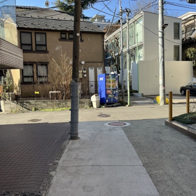 南青山森下ビル 前面道路