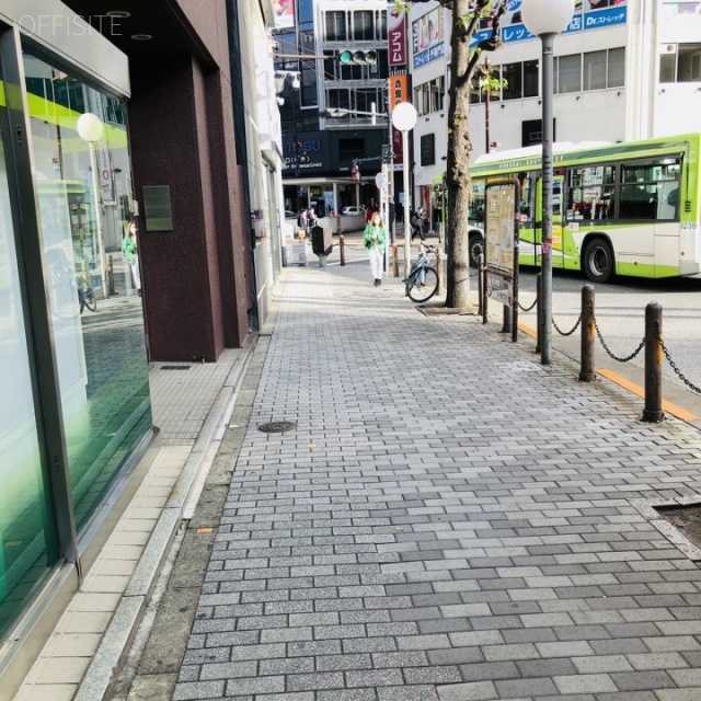 新東第二ビル ビル前面道路