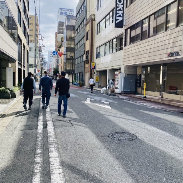 コツカ日本橋ビル ビル前面道路