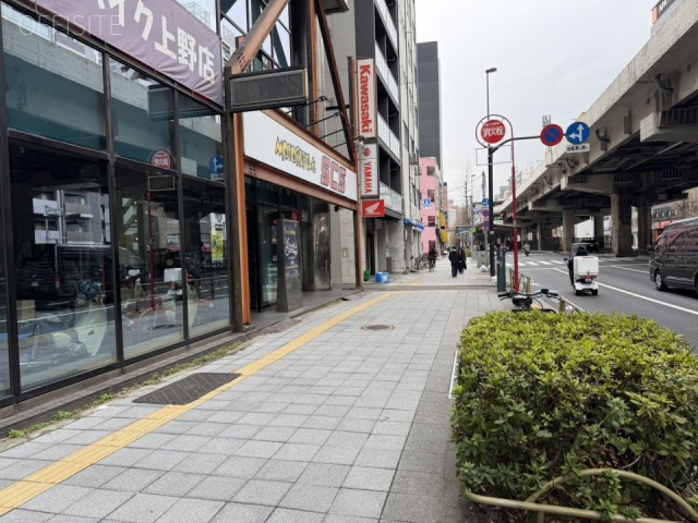 諏訪ビル　前面歩道