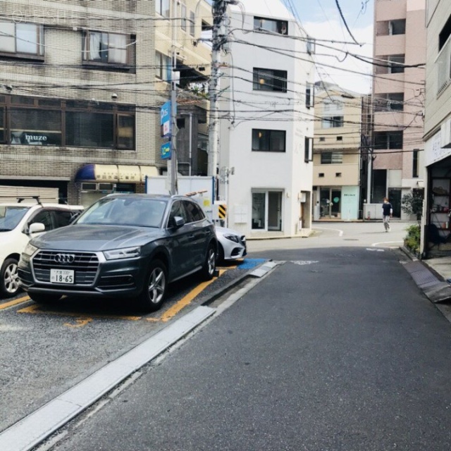 プラネックスアンペールビル ビル前面道路