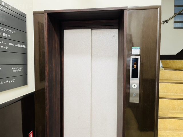 冠ビル　エントランス