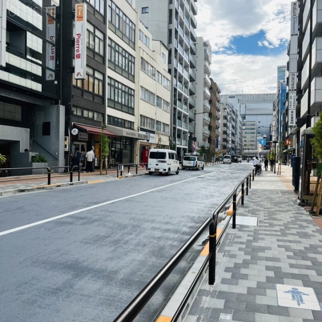 リヨンドール秋葉原 前面道路
