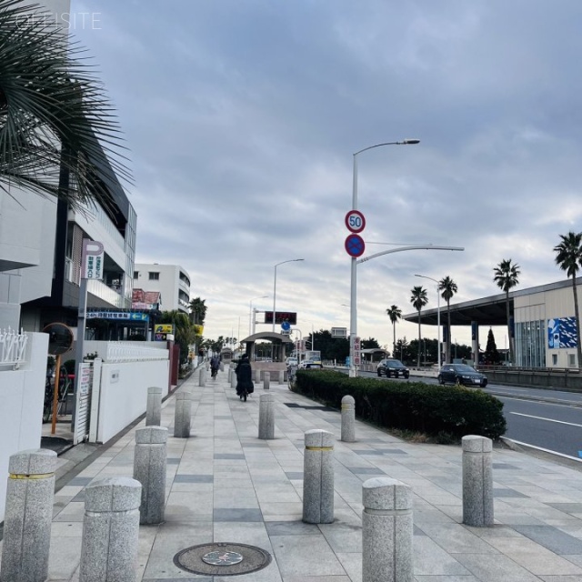 リードシー片瀬江ノ島ビル 前面道路