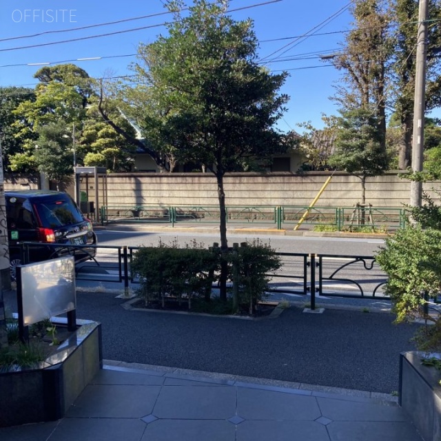 イドムコ中野ビル ビル前面道路