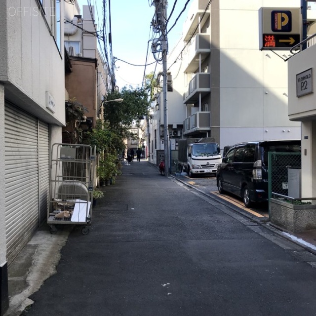 サロン渋谷 ビル前面道路