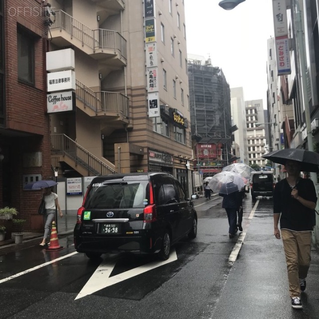 光映ビル ビル前面道路