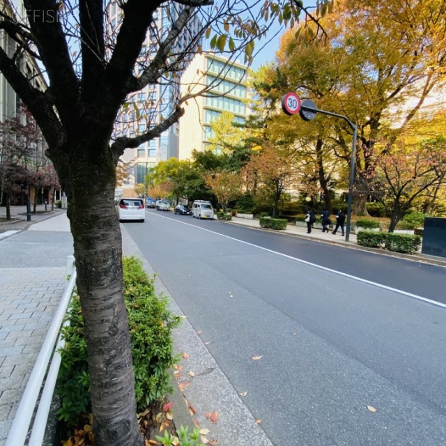 新紀尾井町ビル ビル前面道路