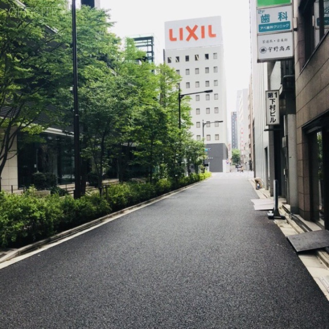 森ビル ビル前面道路
