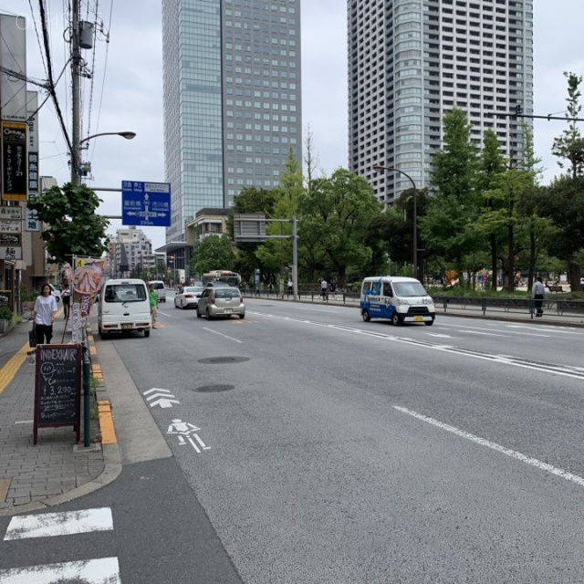 リヴュール・ツムラ ビル前面道路