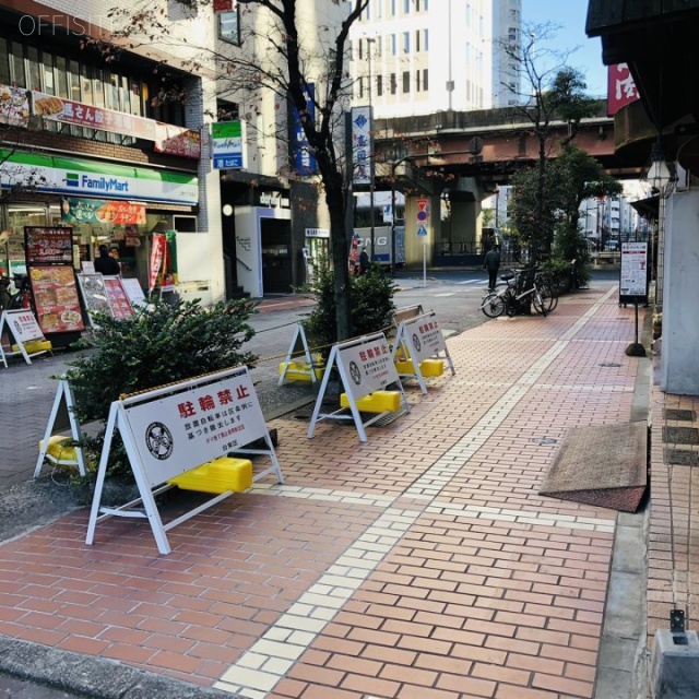 埴原ビル ビル前面道路
