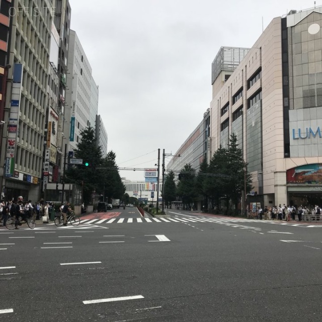 ビル前面道路