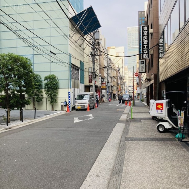 新橋企画ビル ビル前面道路