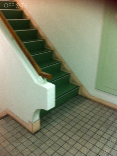 美鈴ビル 階段