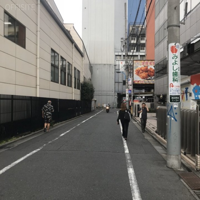 八光ビル ビル前面道路