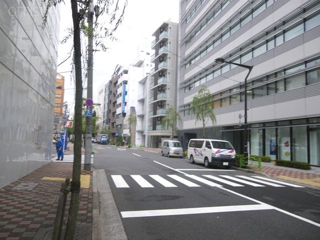 スズビル ビル前面道路