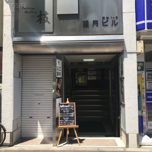 望月ビル エントランス