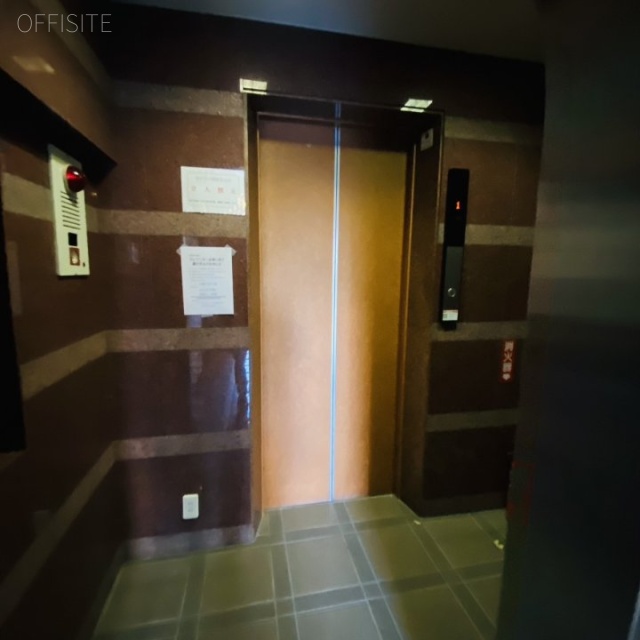 谷古宇ビル エントランス