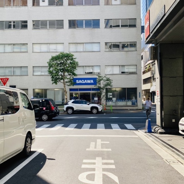 茅場町ビル 側面道路