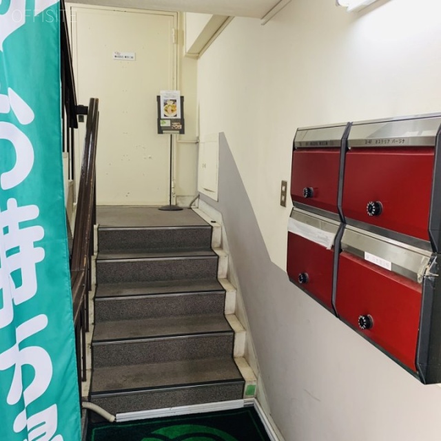大興ビル エントランス