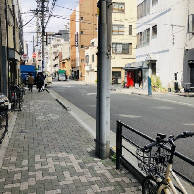 東京貴金属会館 ビル前面道路