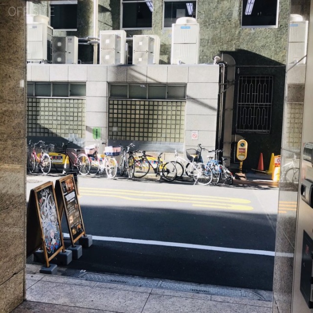 銀座龍櫻閣 ビル前面道路