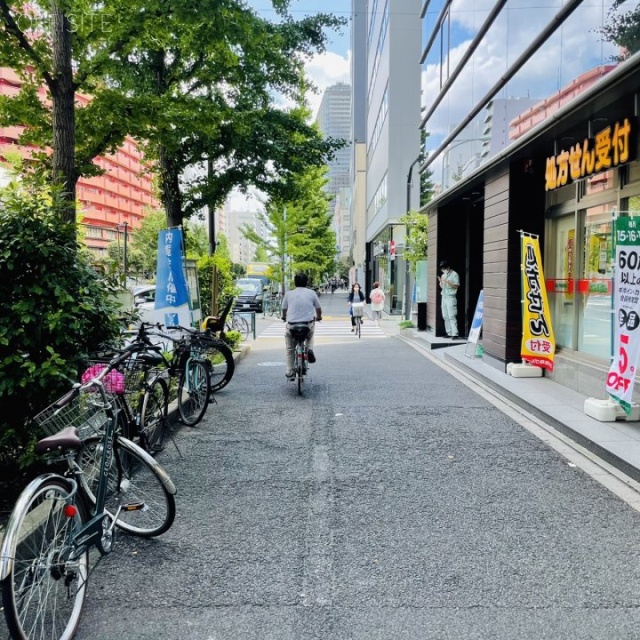 小石川桜ビル 前面歩道