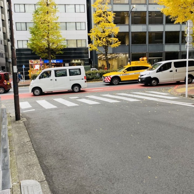VORT神田小川町 ビル前面道路