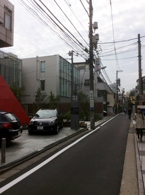 ラピス青山ビル ビル周辺道路