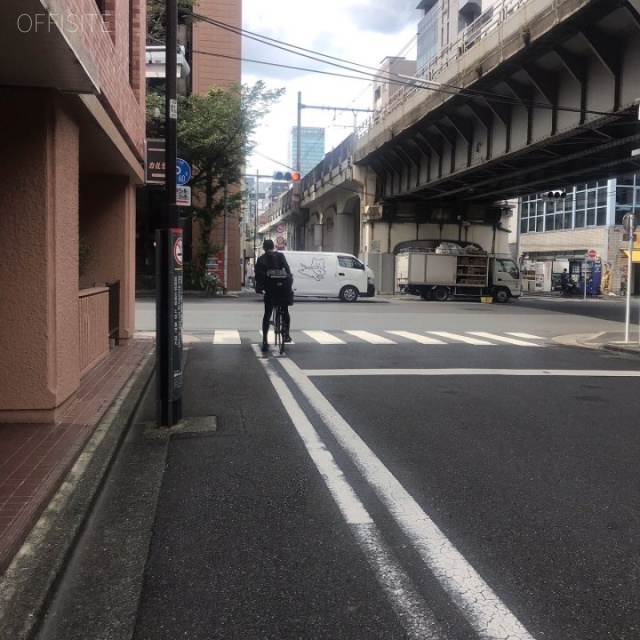 東神田サマリヤマンション ビル前面道路