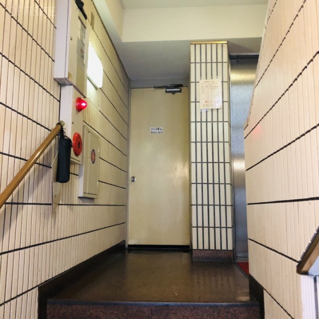 石井ビル エントランス