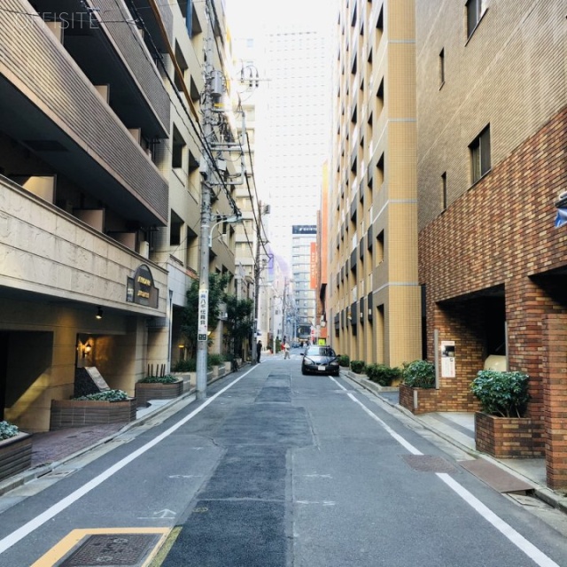 石渡ビル ビル前面道路