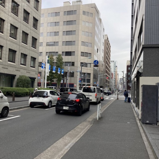 岩清日本橋ビル ビル前面道路