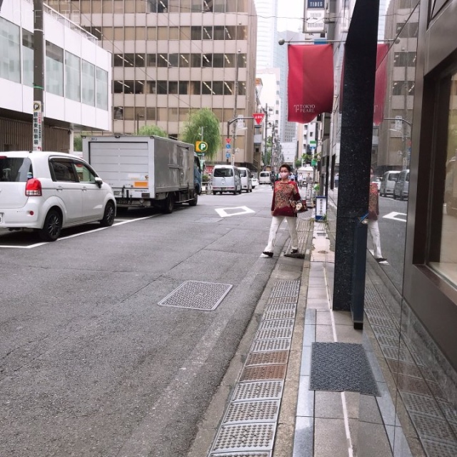 東京真珠ビル 前面は木挽町通り