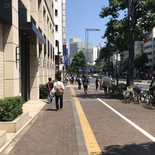 四谷フジビル ビル前面道路