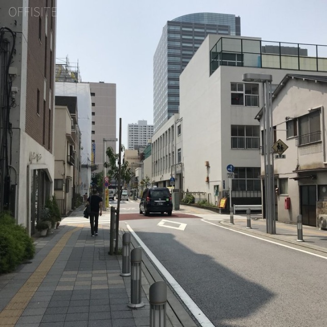 グランスカイビル ビル前面道路
