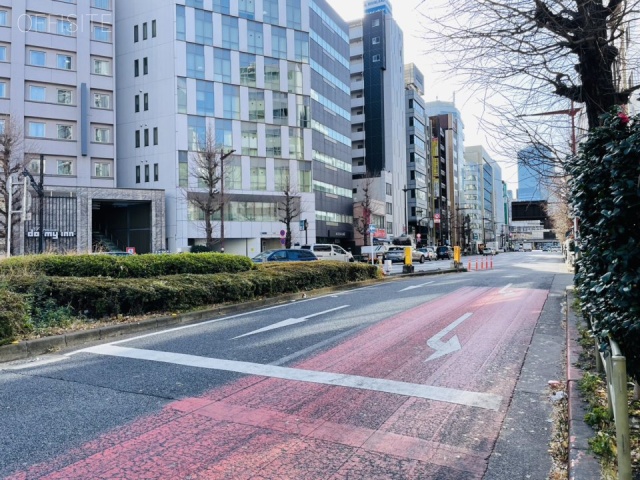 ヒューリック神田須田町ビル 前面に中央通り